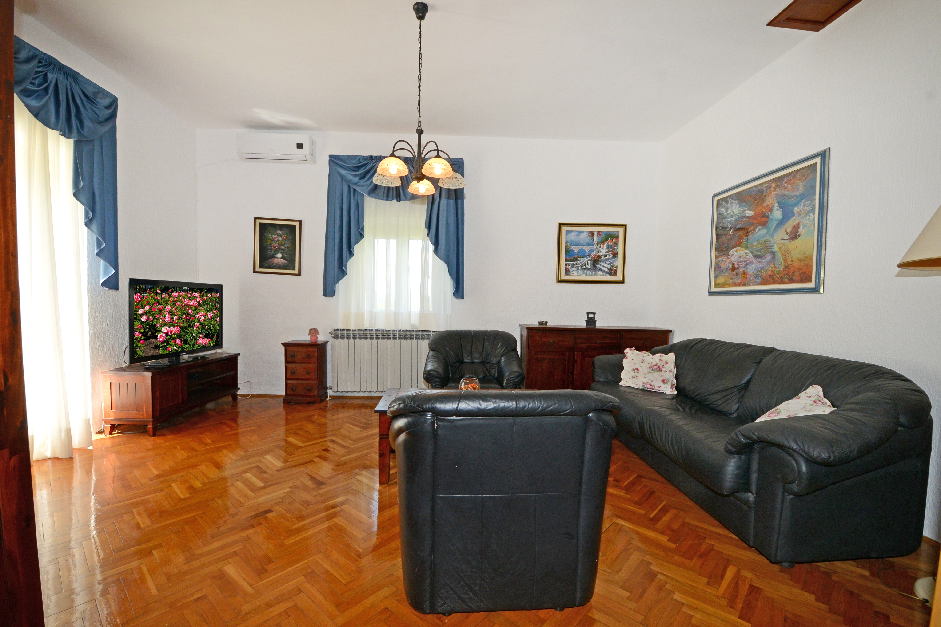 Four bedroom house with terrace and sea view Basarinka, Poreč  K