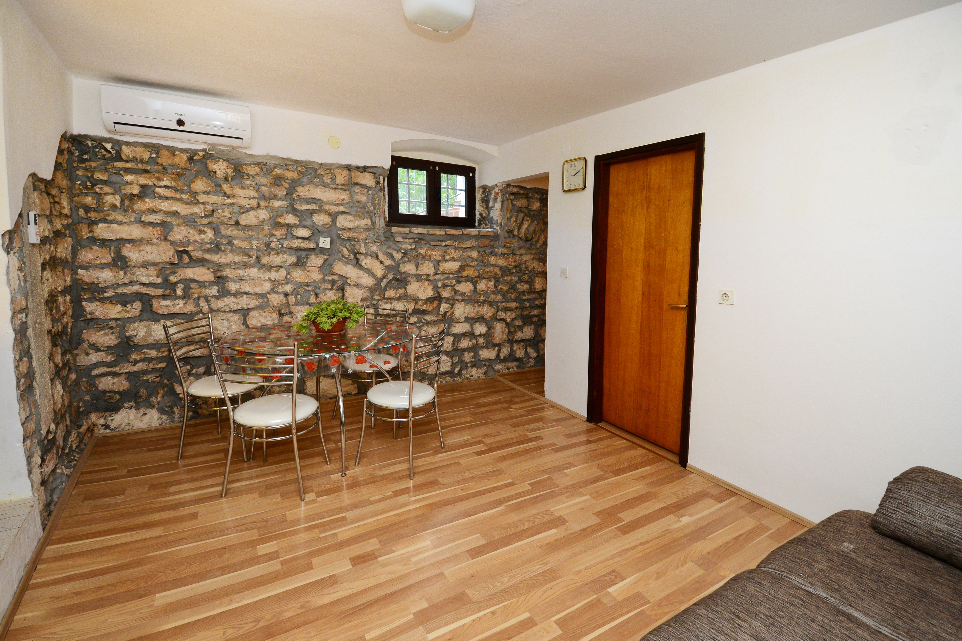 Four bedroom house with terrace and sea view Basarinka, Poreč  K