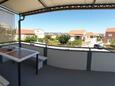 Terrace Tkon, Terrace in the house, with a sea view, (pet friendly) and WiFi.