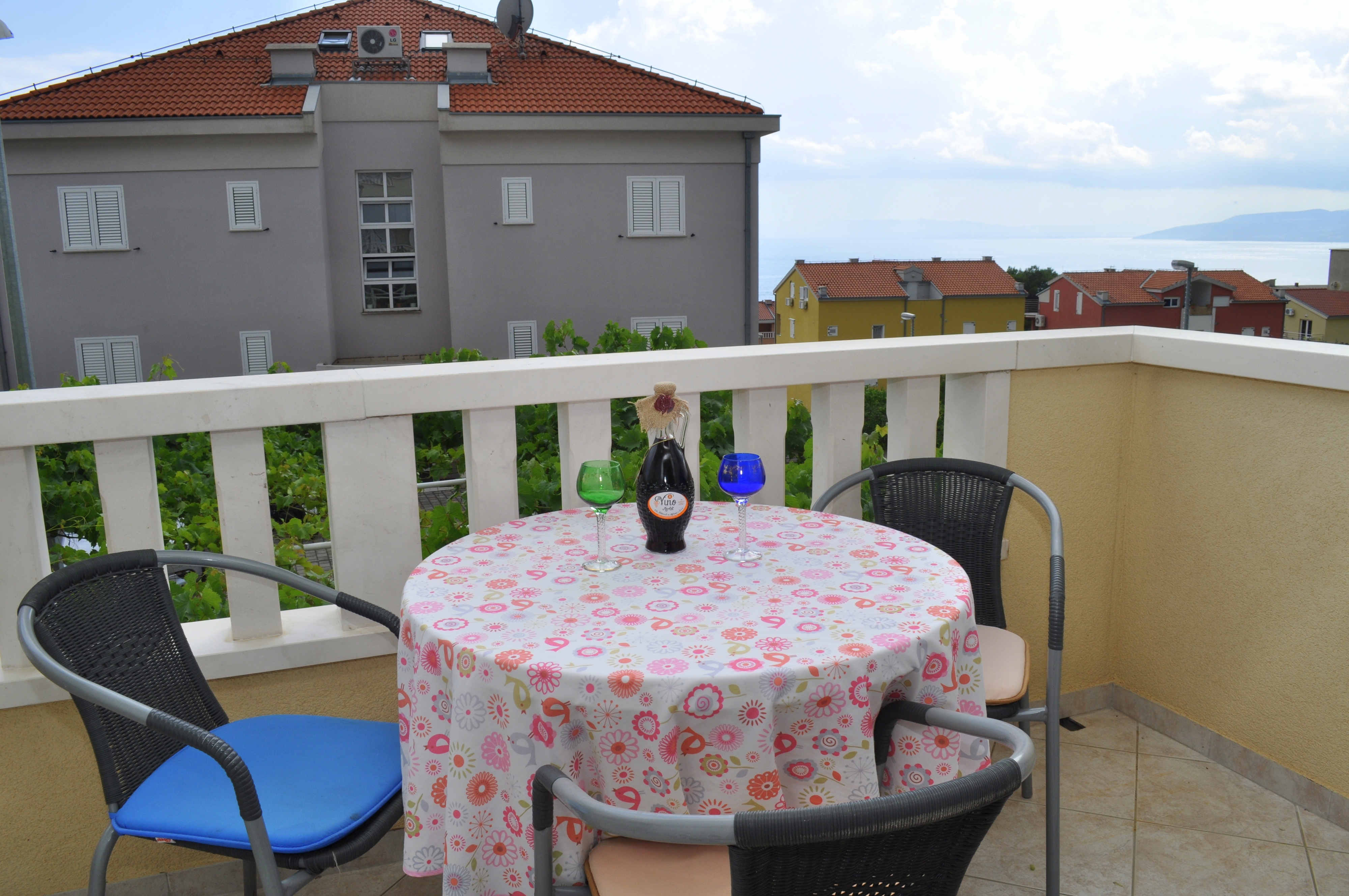 Two bedroom apartment with balcony and sea view Makarska  A-a