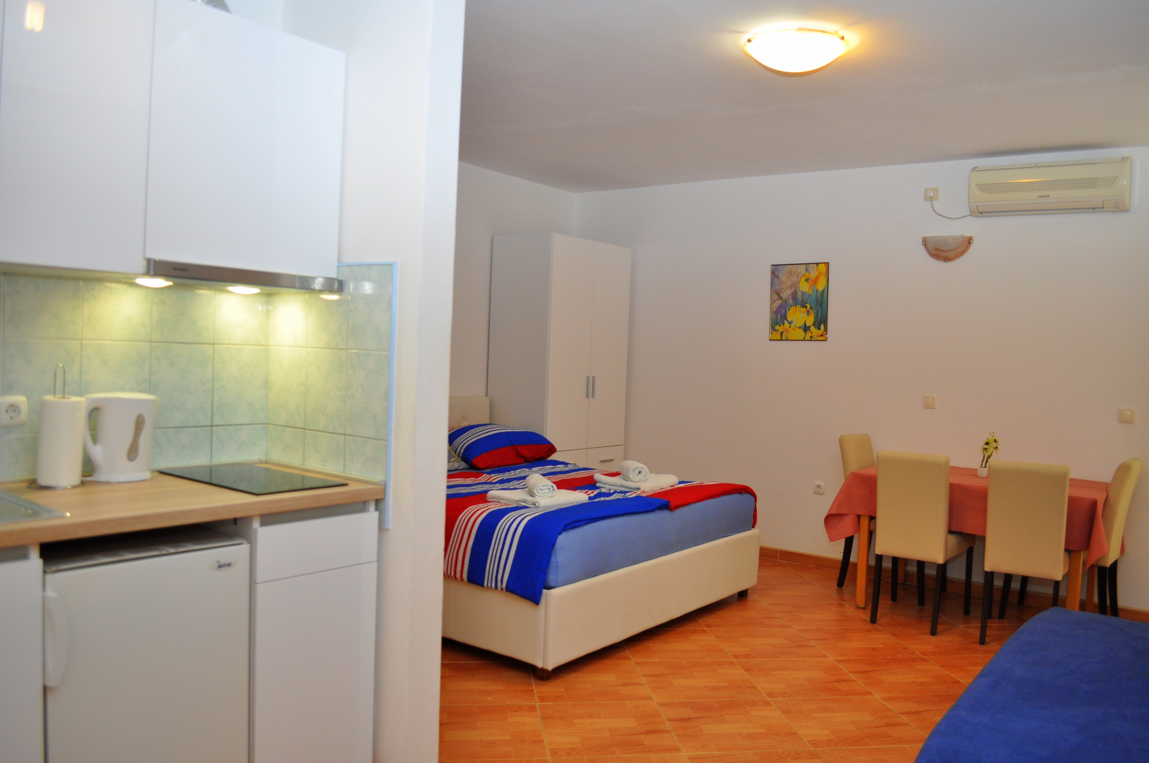 Studio flat with balcony and sea view Makarska (AS-14667-a)