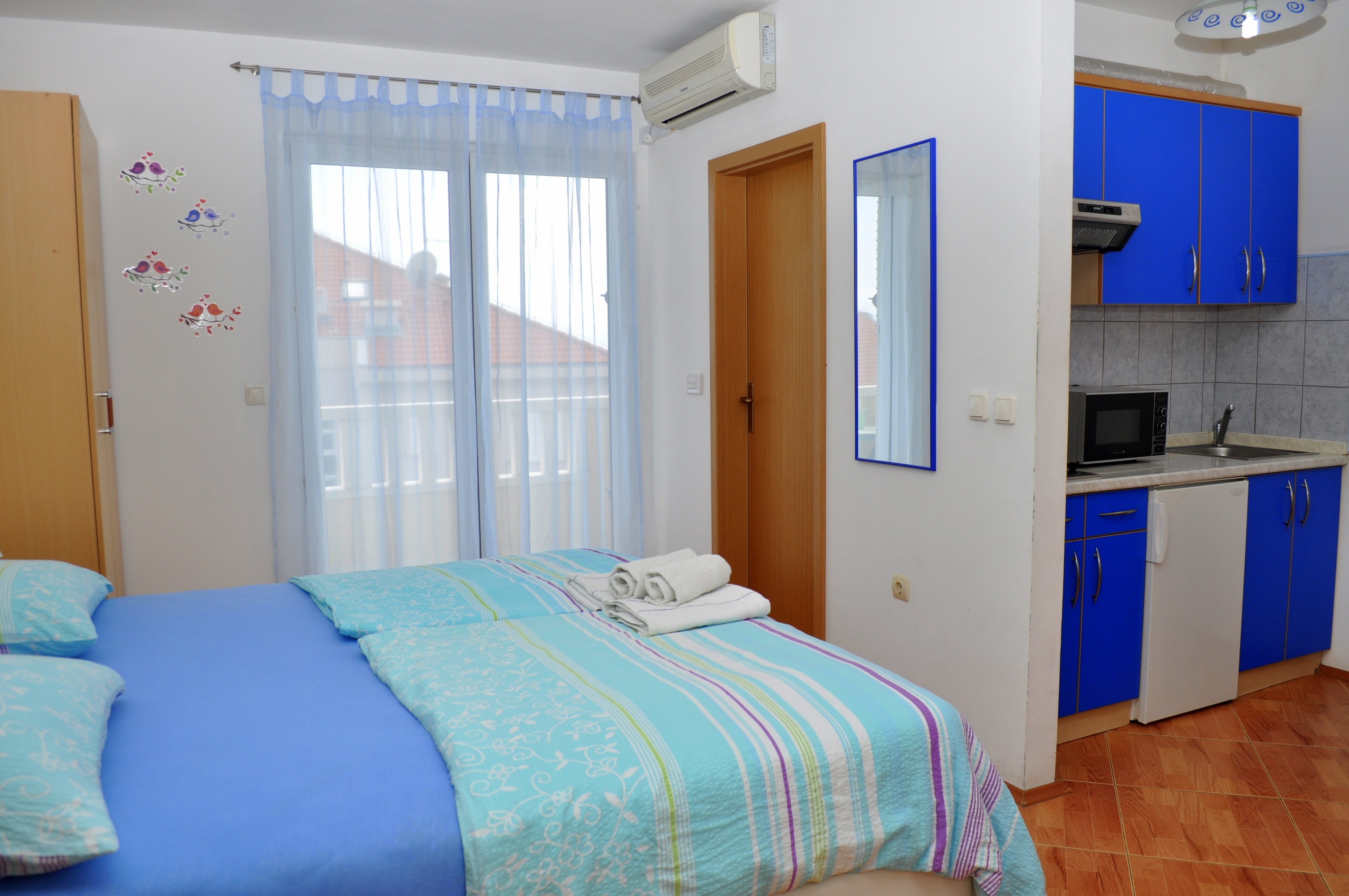 Studio flat with balcony and sea view Makarska (AS-14667-c)