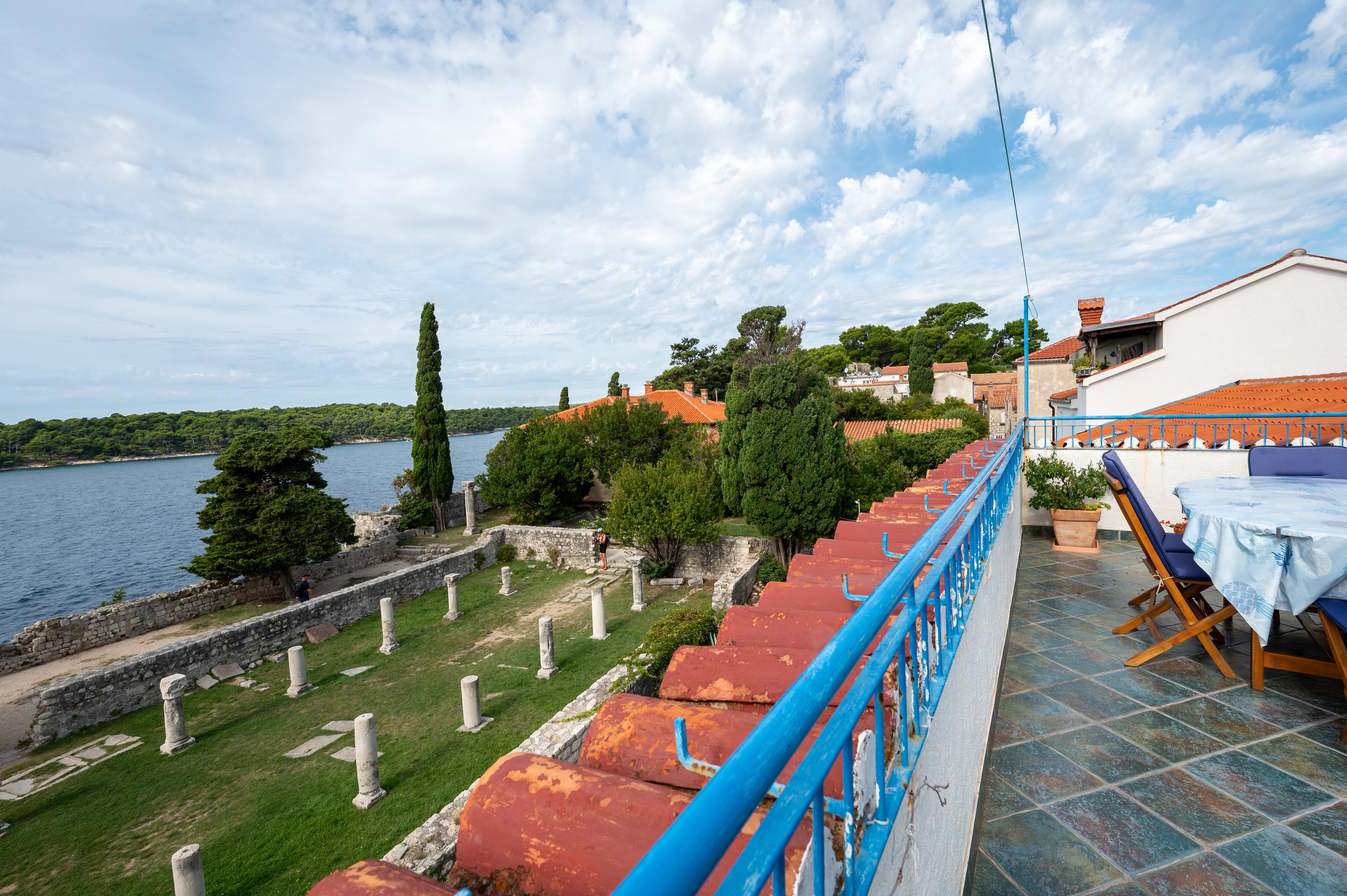 Four-bedroom house with terrace and sea view Rab (K-14697) Four-bedroom house with terrace and sea view Rab (K-14697)