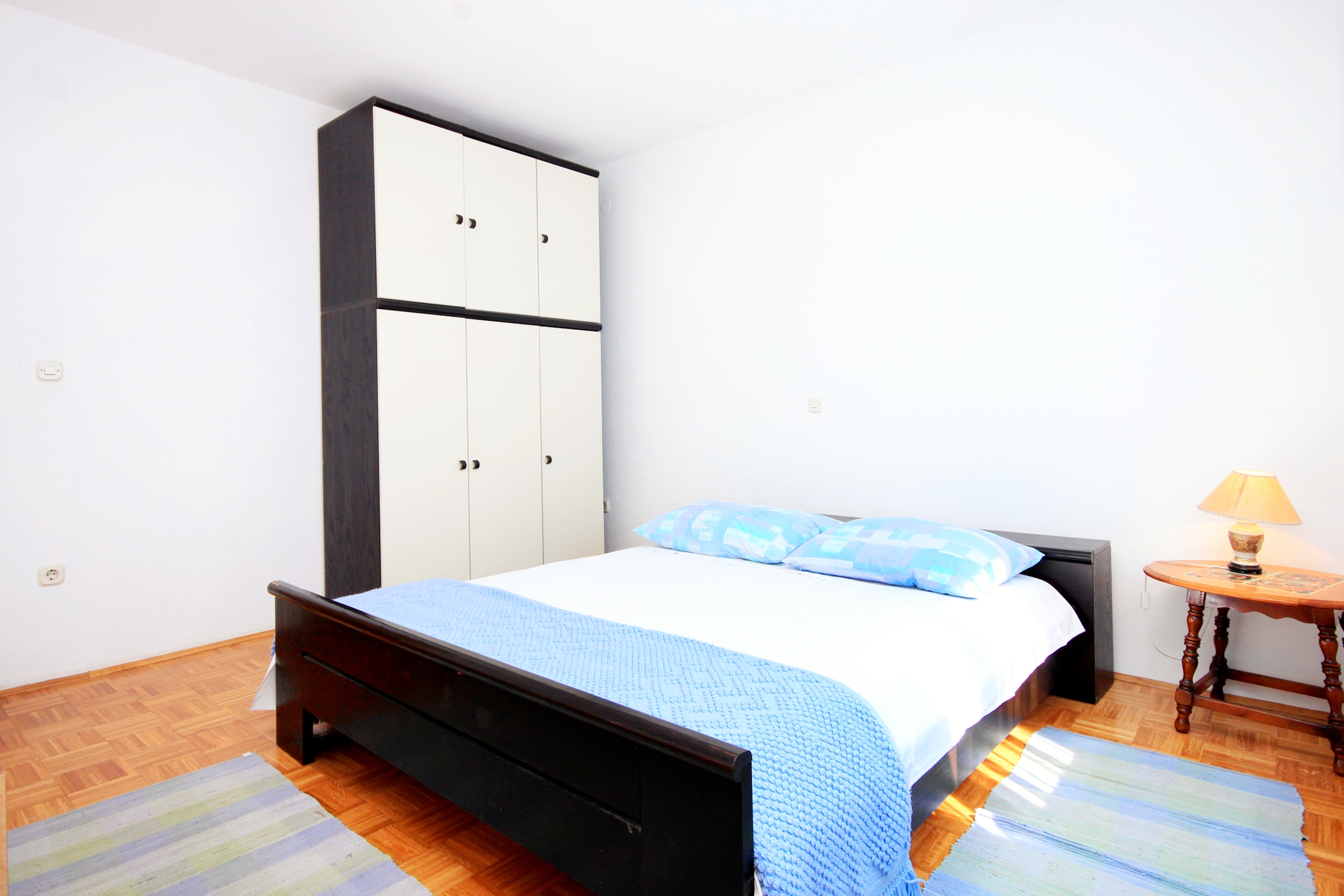 Three bedroom apartment near beach Brna, Korčula  A-a