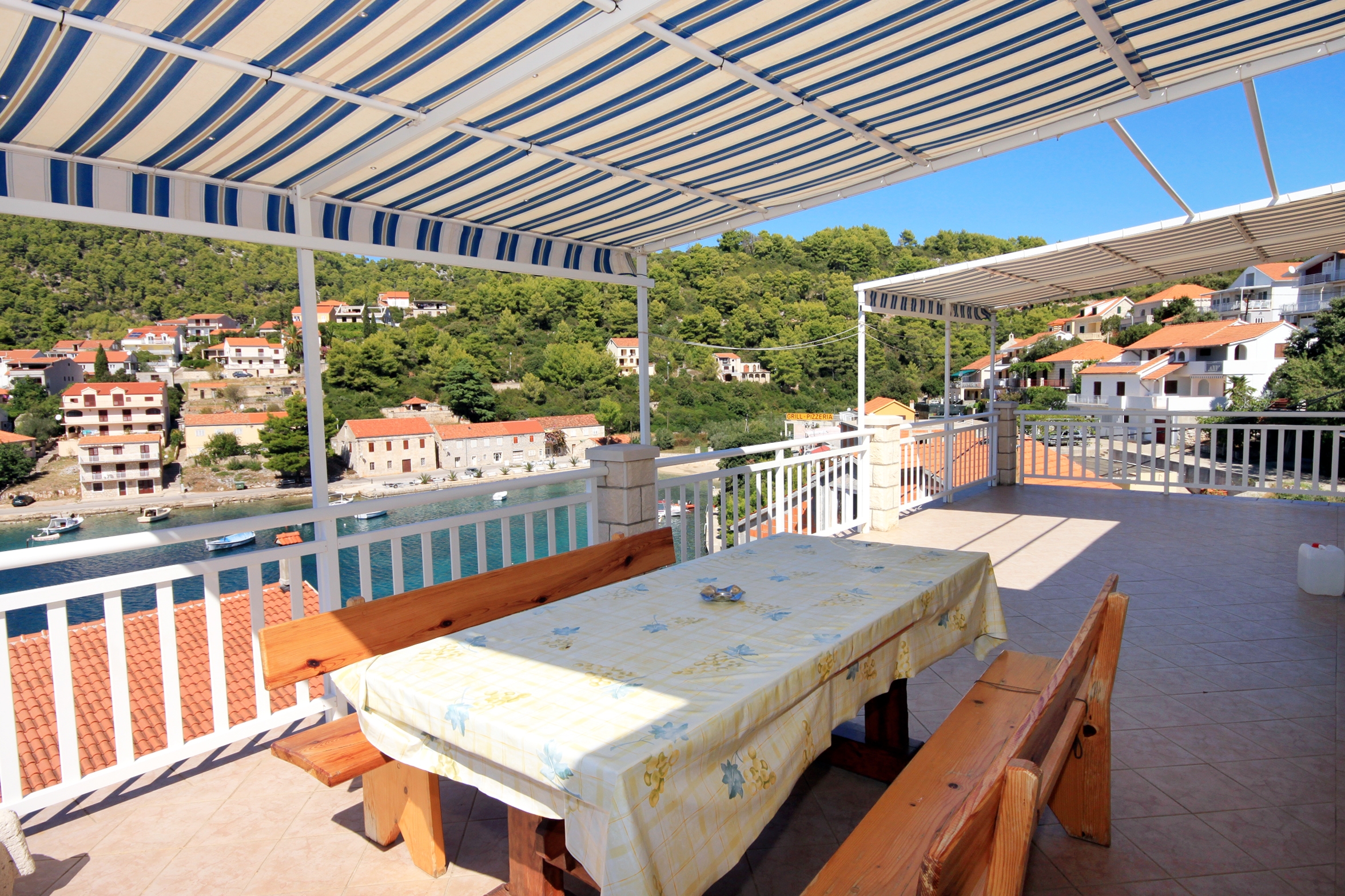 Three bedroom apartment near beach Brna, Korčula  A-d