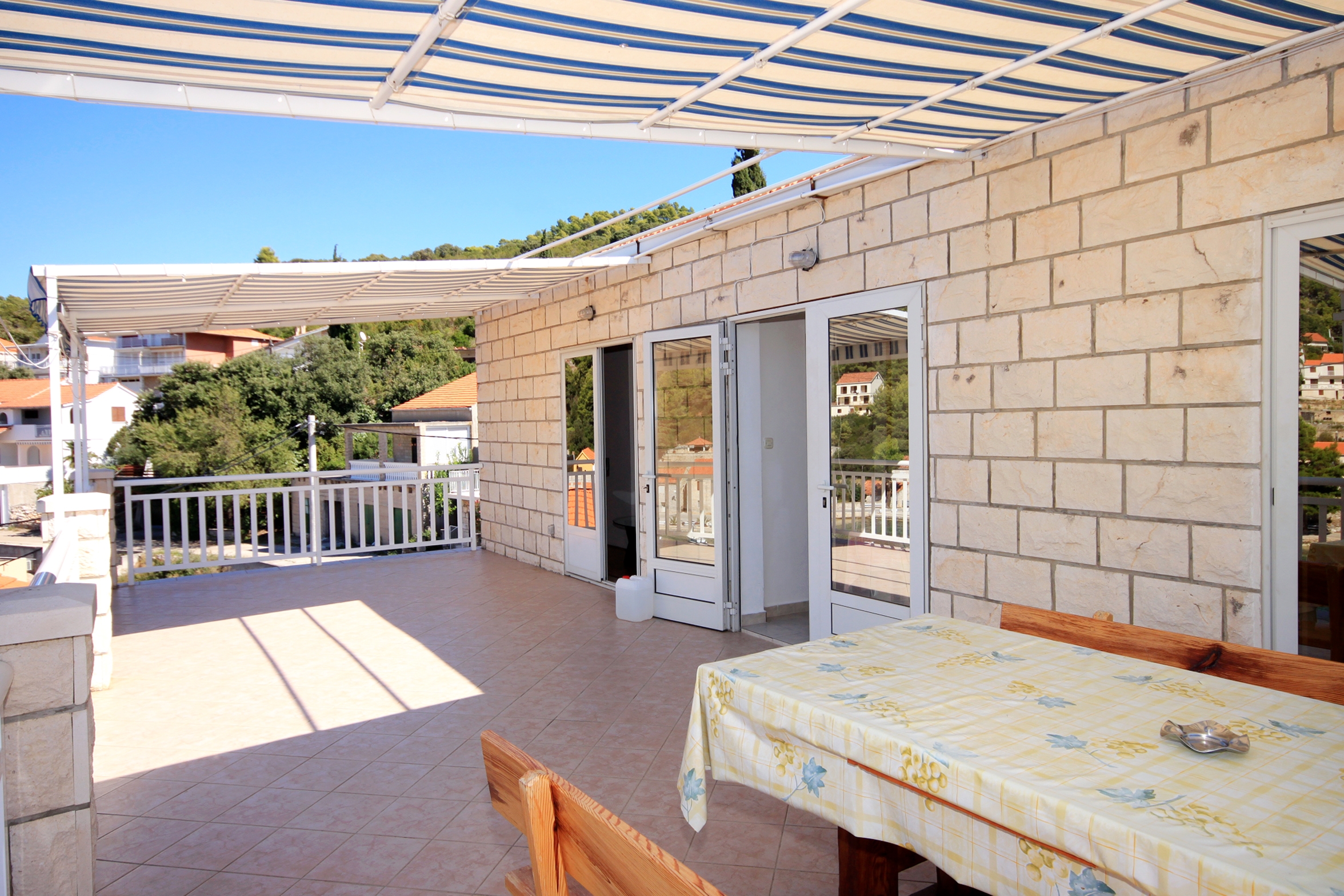 Three bedroom apartment near beach Brna, Korčula  A-d