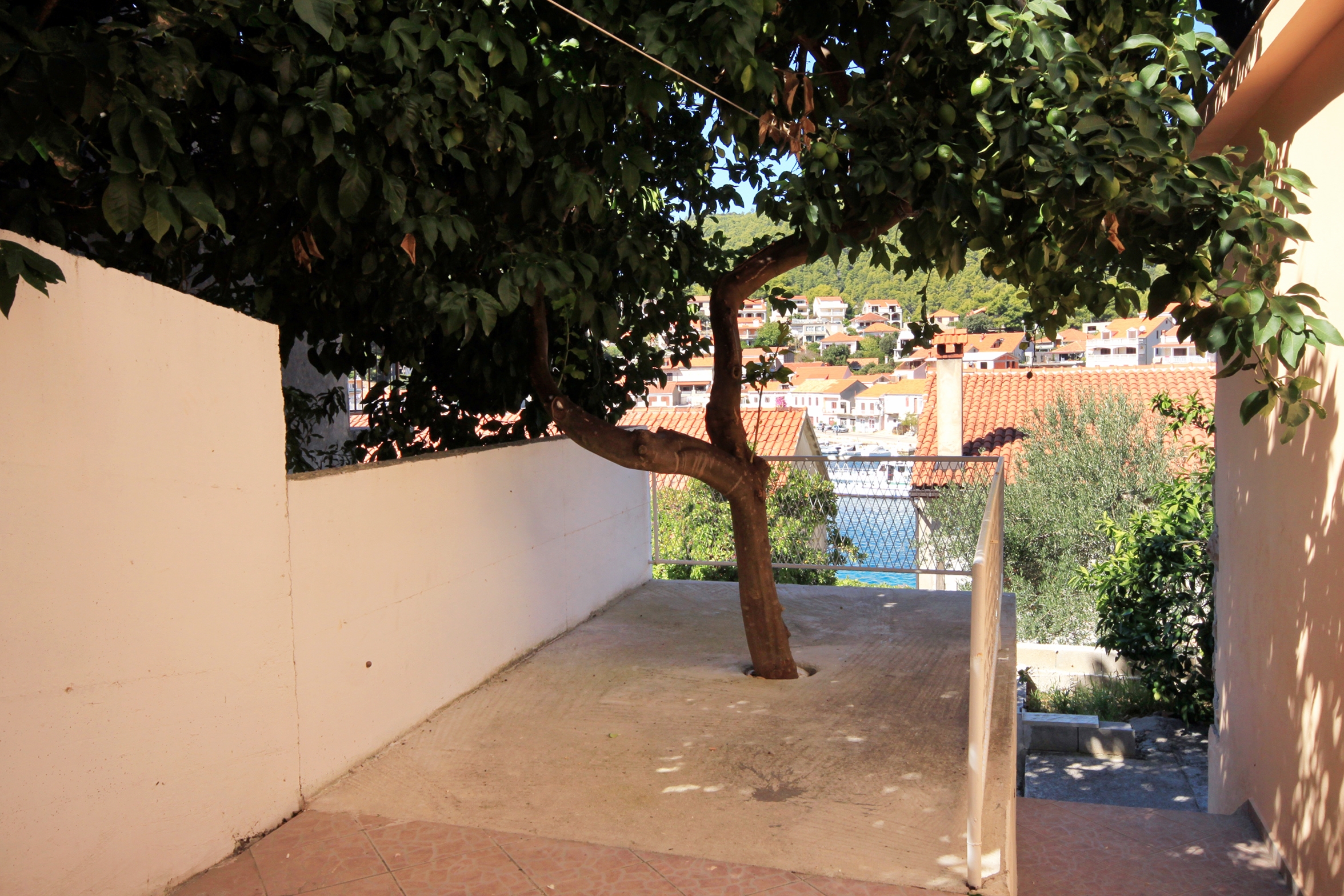 Three bedroom apartment near beach Brna, Korčula  A-f