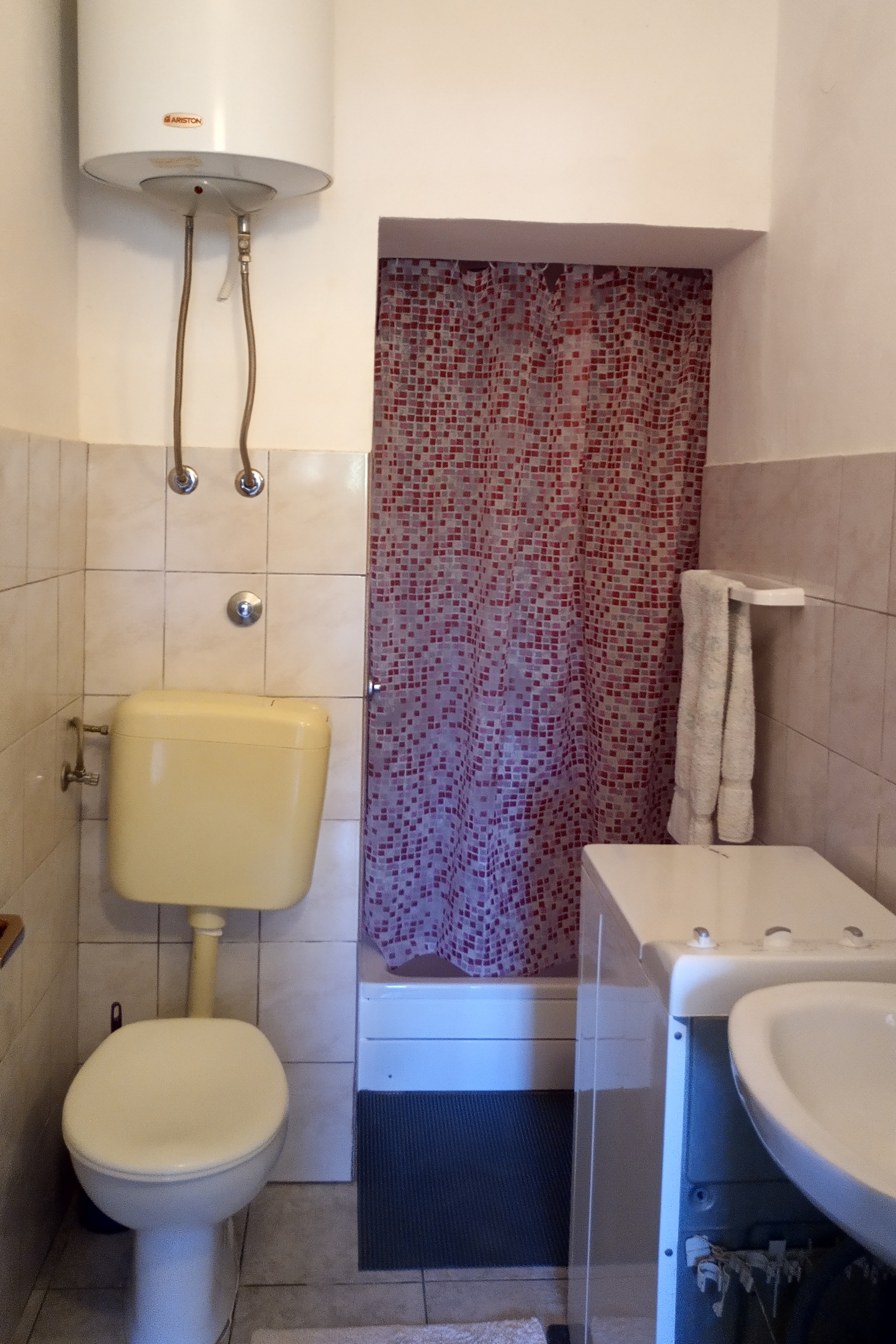 Three bedroom house near beach Vinišće, Trogir  K