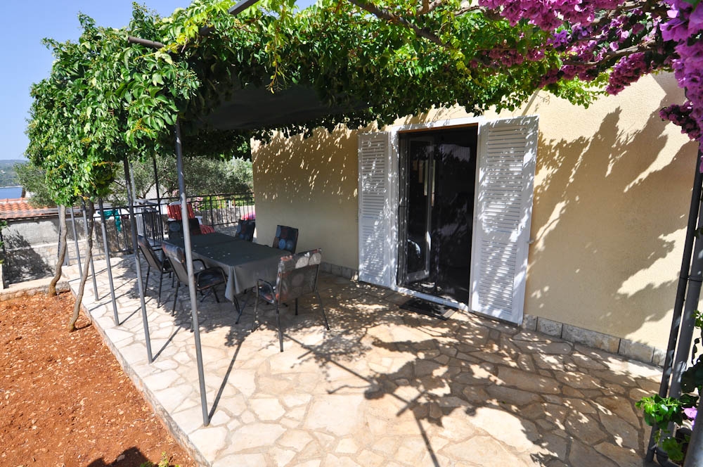 Three bedroom apartment with terrace and sea view Nečujam, Šolta  A-a