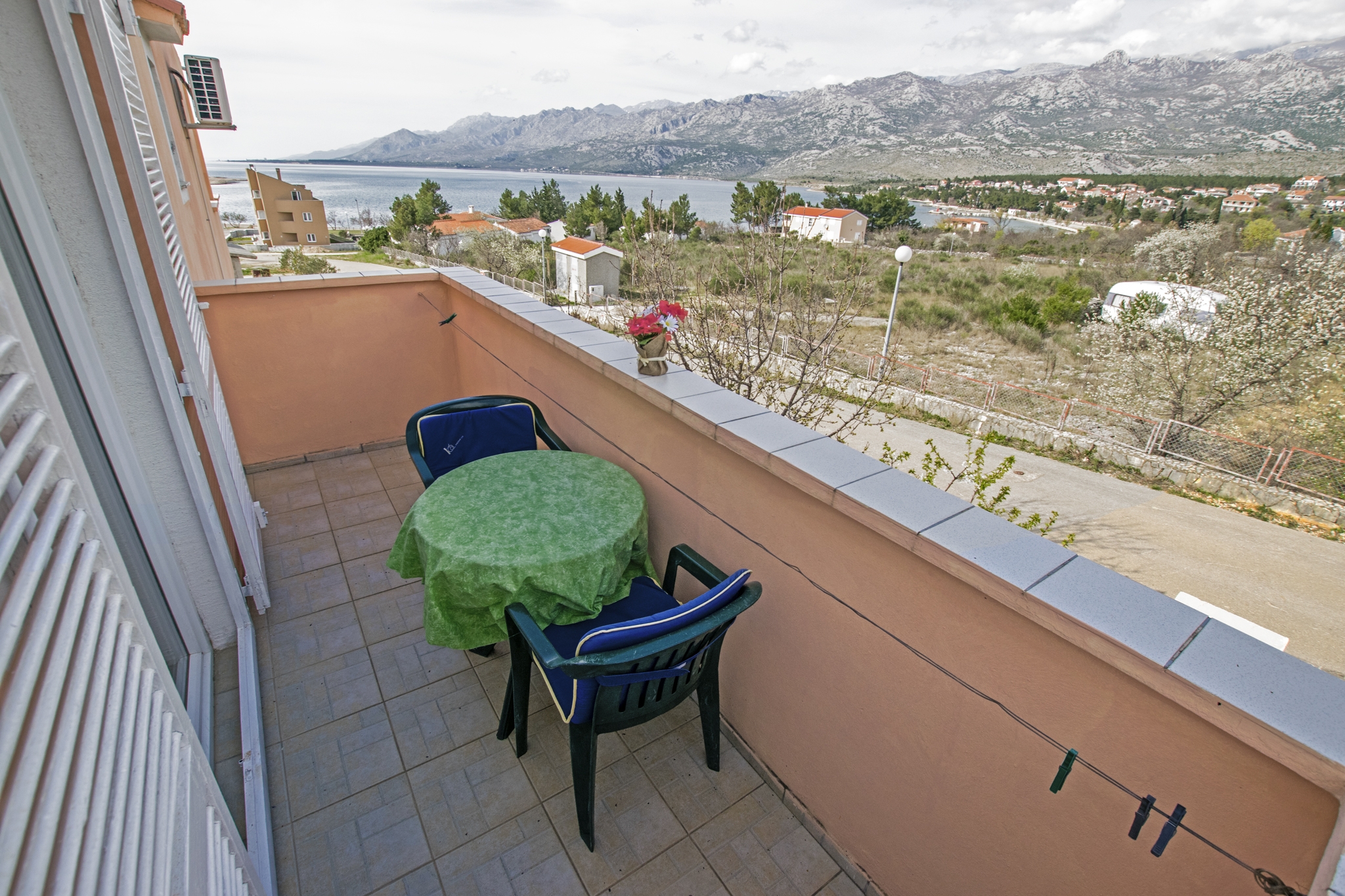 Room with balcony and sea view Rovanjska, Paklenica  S-b