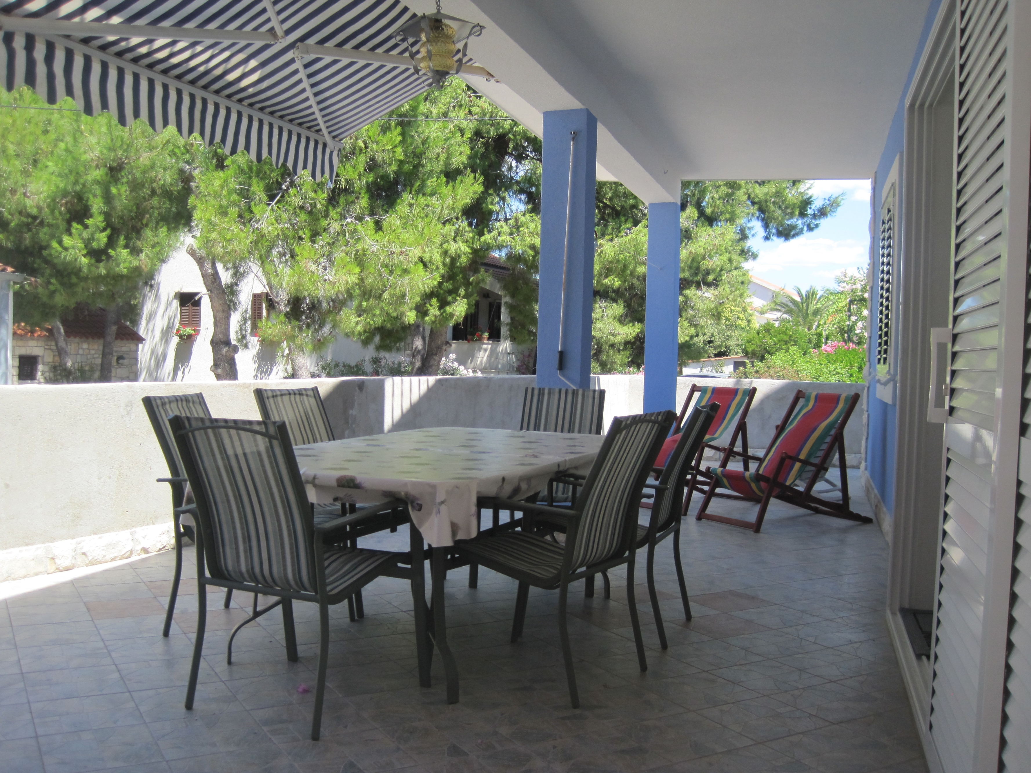 Three bedroom apartment near beach Maslinica, Šolta (A-14748-a)