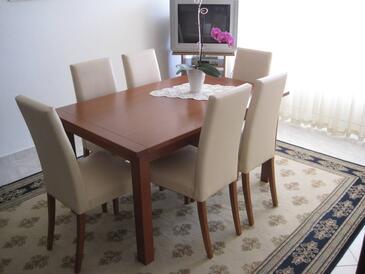 Zadar - Diklo, Dining room in the apartment, air condition available and WiFi.