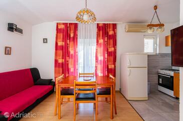 Bibinje, Eetkamer in the apartment, air condition available en WiFi.