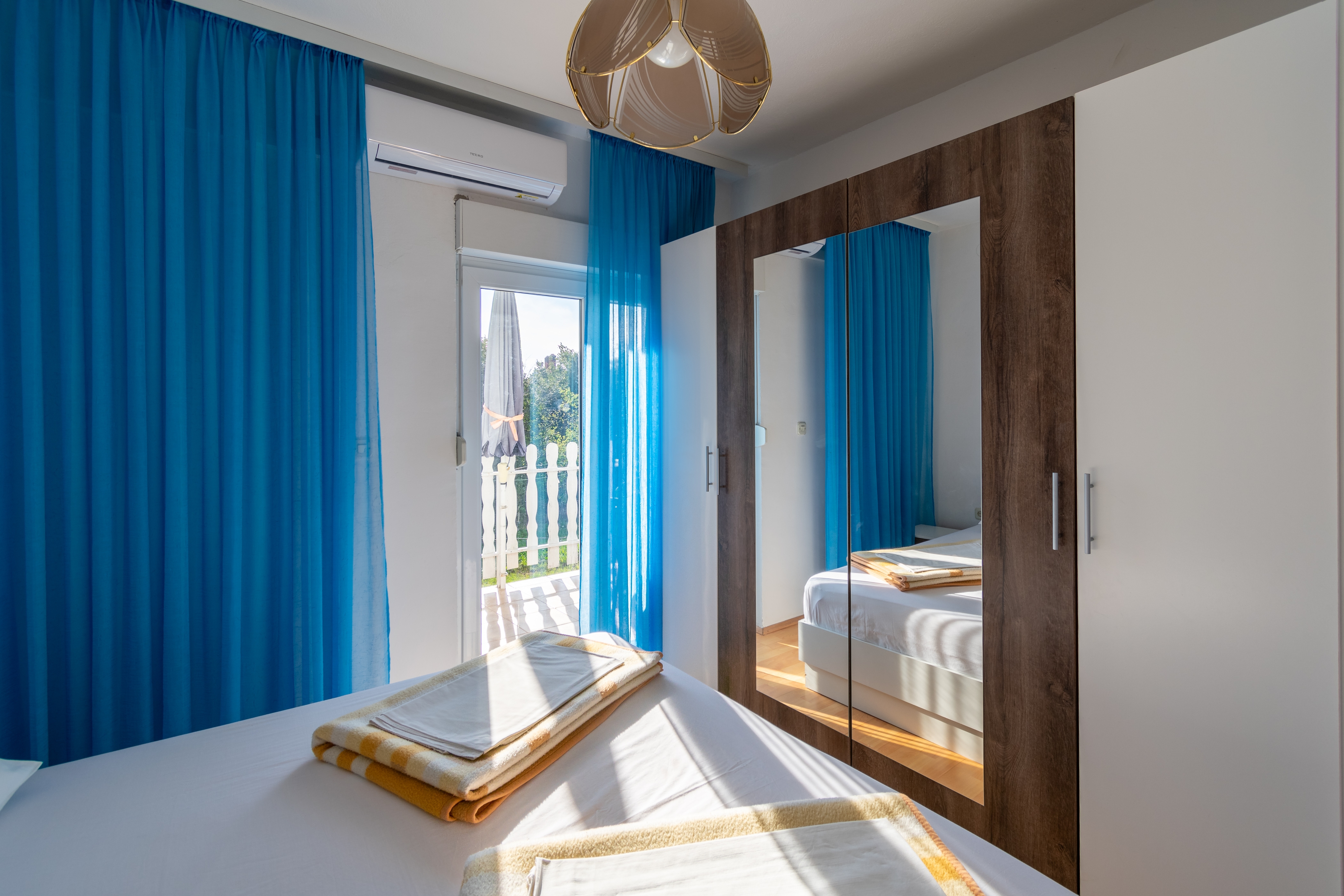One bedroom apartment with terrace Bibinje, Zadar  A-c