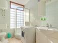 Bathroom 2 Karbuni, Bathroom 2 in the house, (pet friendly) and WiFi.