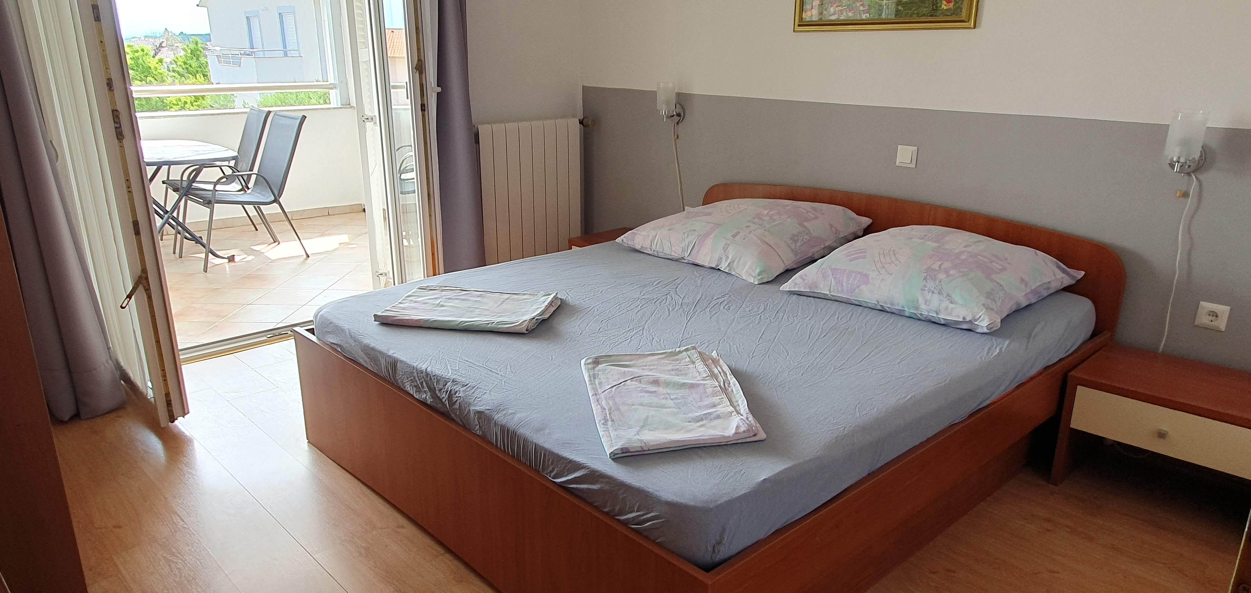 Two bedroom apartment with terrace and sea view Rab  A-a