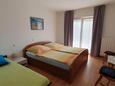 Спальня 1 Rab, Спальня 1 в размещении типа apartment, доступный кондиционер, Домашние животные допускаются и WiFi.