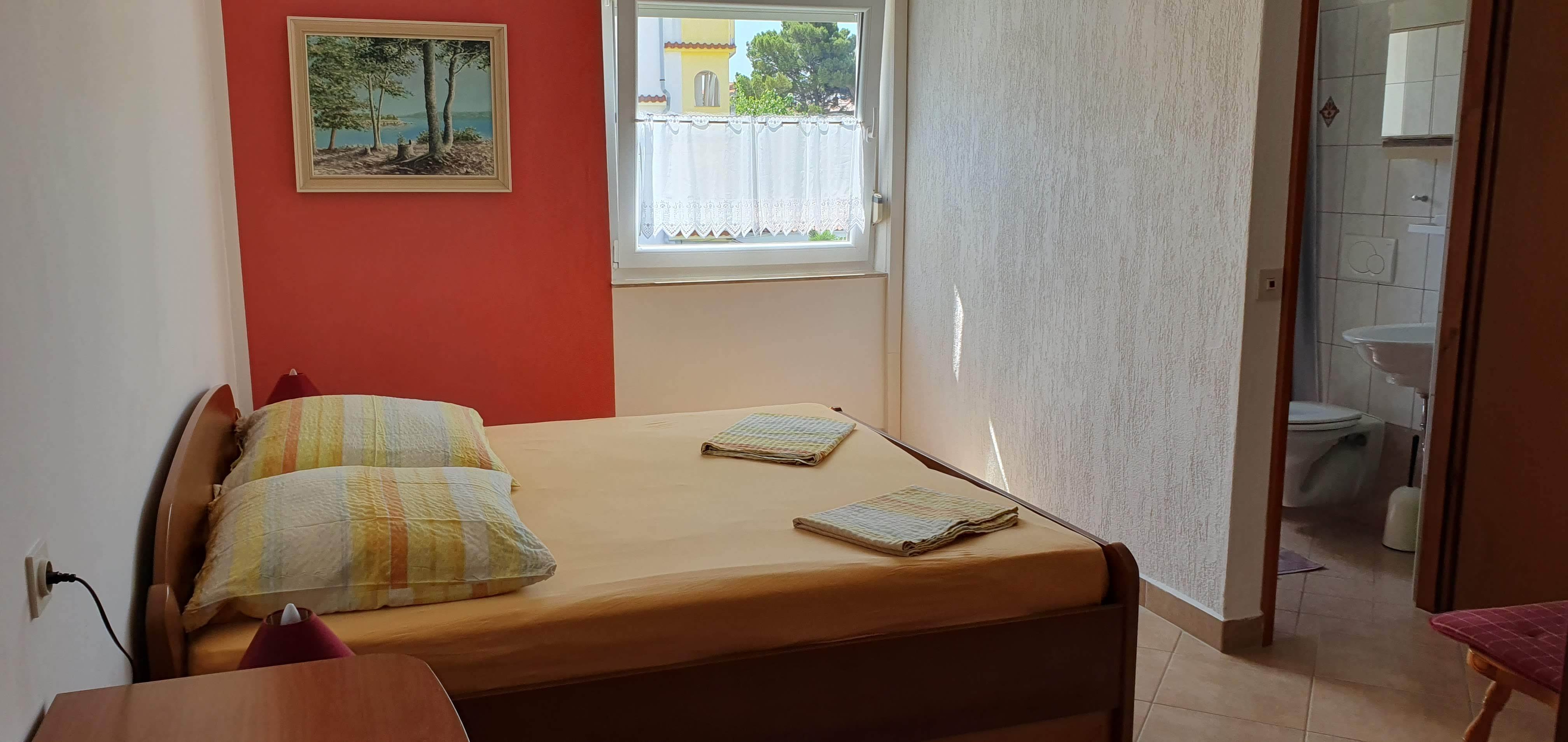 Two bedroom apartment with terrace and sea view Rab  A-e
