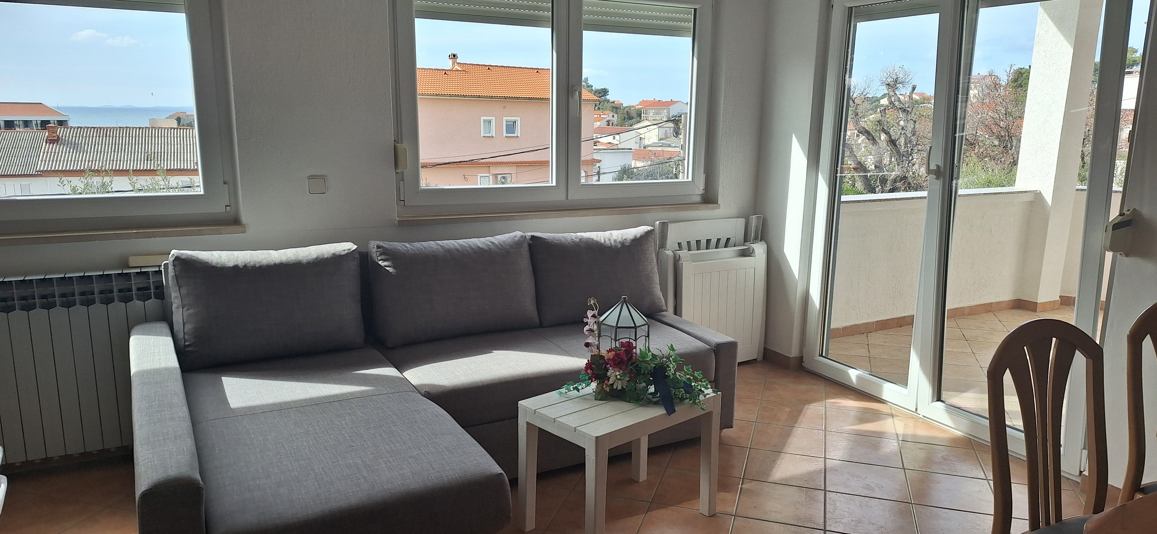 Two bedroom apartment with terrace and sea view Rab  A-e