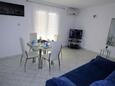 Vodice, Woonkamer in the apartment, air condition available en WiFi.