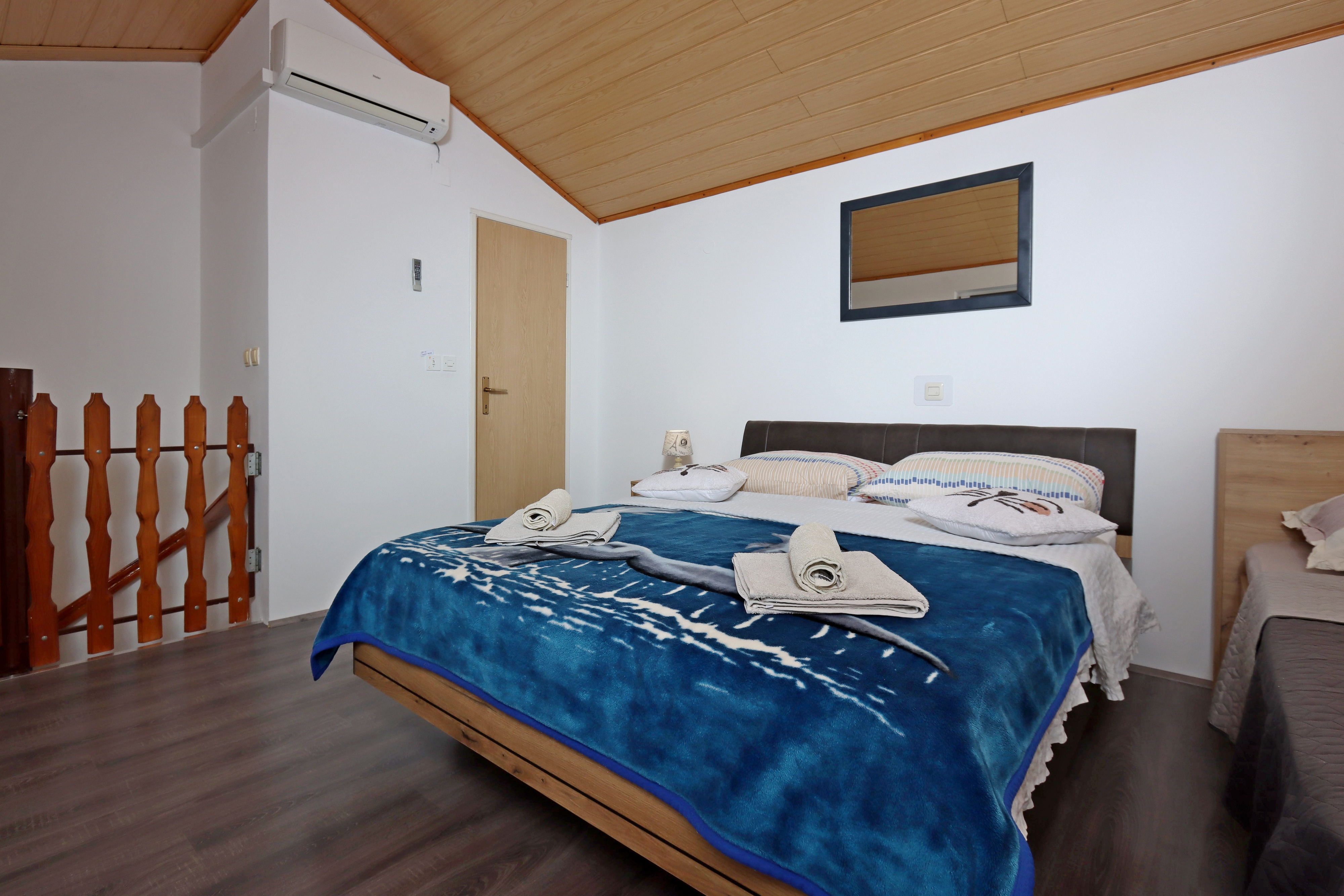One bedroom apartment with terrace and sea view Lopar, Rab  A-e