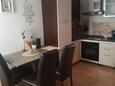 Privlaka, Dining room in the studio-apartment, air condition available and WiFi.