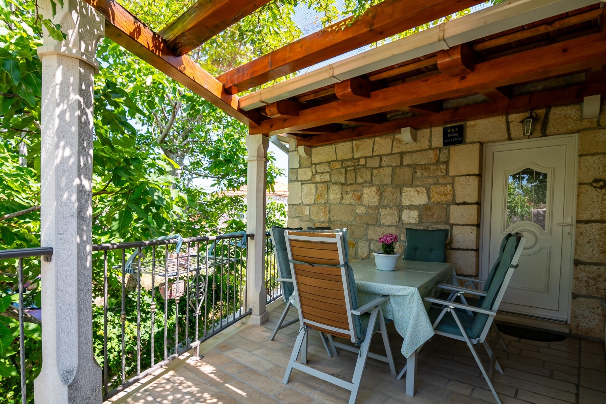 Three bedroom apartment with terrace Postira, Brač (A-14822-a)