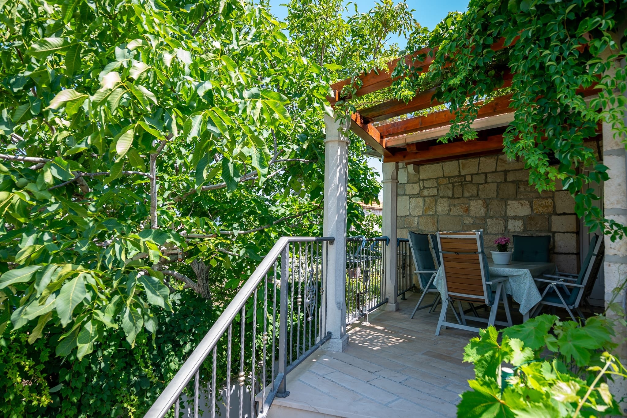 Three bedroom apartment with terrace Postira, Brač  A-a