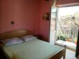 Spavaća soba 2 Omiš, Spavaća soba 2 u smještaju tipa apartment, WiFi.