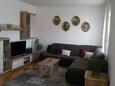 Omiš, Living room in the apartment, air condition available and WiFi.