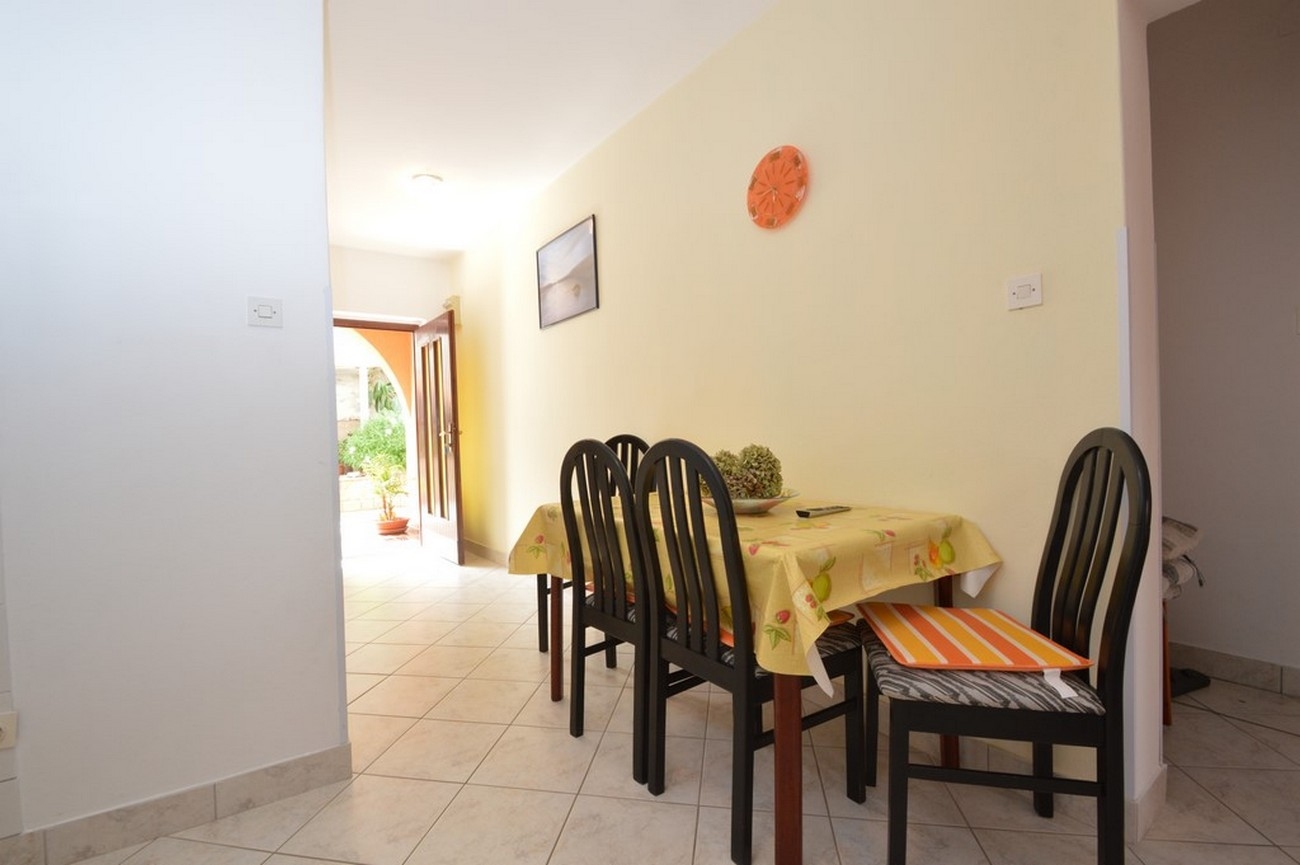 Two bedroom apartment with terrace Mali Lošinj (A-14844-b) Two bedroom apartment with terrace Mali Lošinj (A-14844-b)