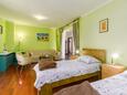 Sveti Lovreč, Obývacia izba v ubytovacej jednotke apartment, klimatizácia k dispozícii, domáci miláčikovia povolení a WiFi.