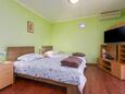 Sveti Lovreč, Obývacia izba v ubytovacej jednotke apartment, klimatizácia k dispozícii, domáci miláčikovia povolení a WiFi.