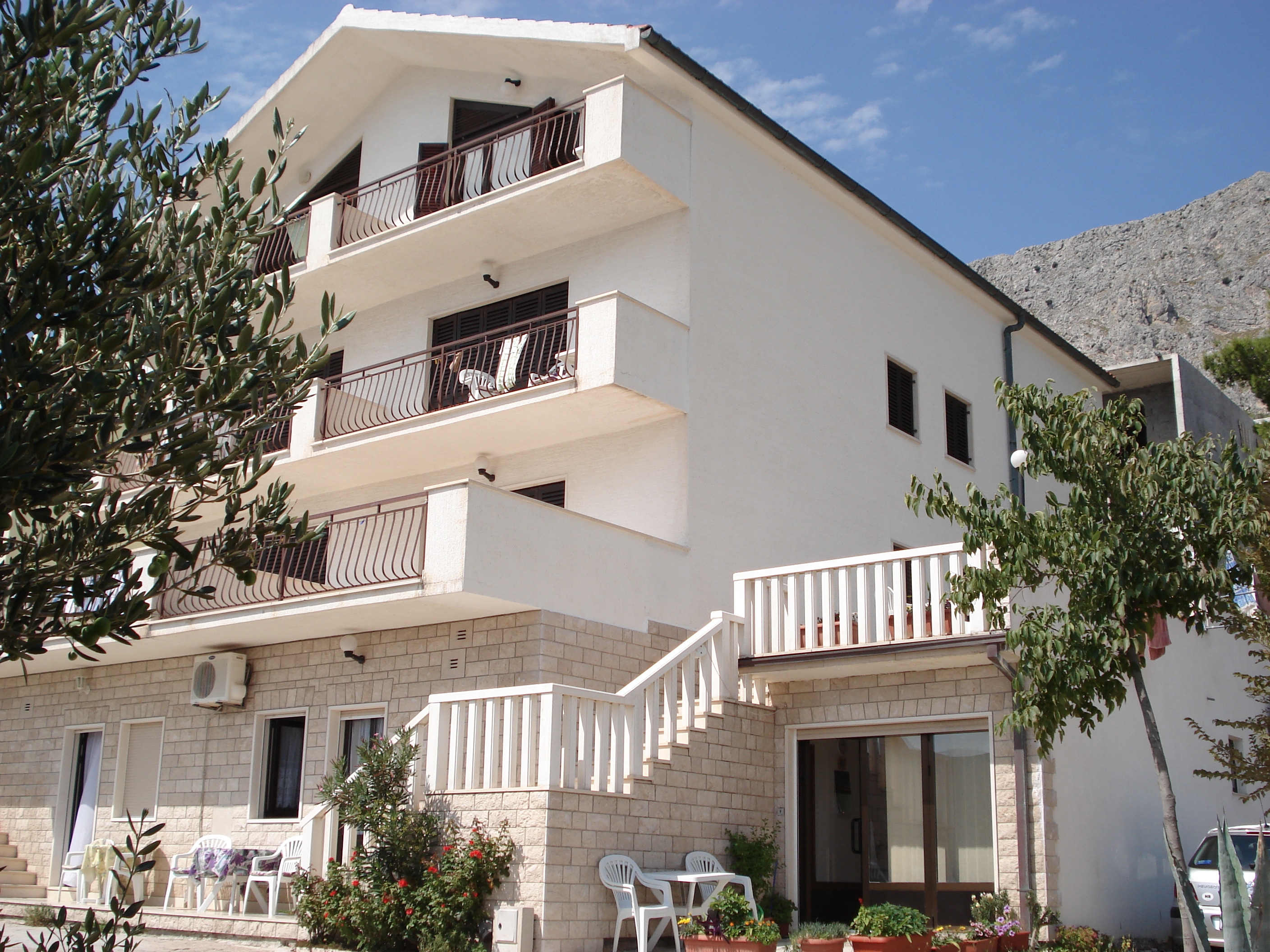 Two bedroom apartment with air-conditioning Lokva Rogoznica, Omiš (A-14853-a) Two bedroom apartment with air-conditioning Lokva Rogoznica, Omiš (A-14853-a)