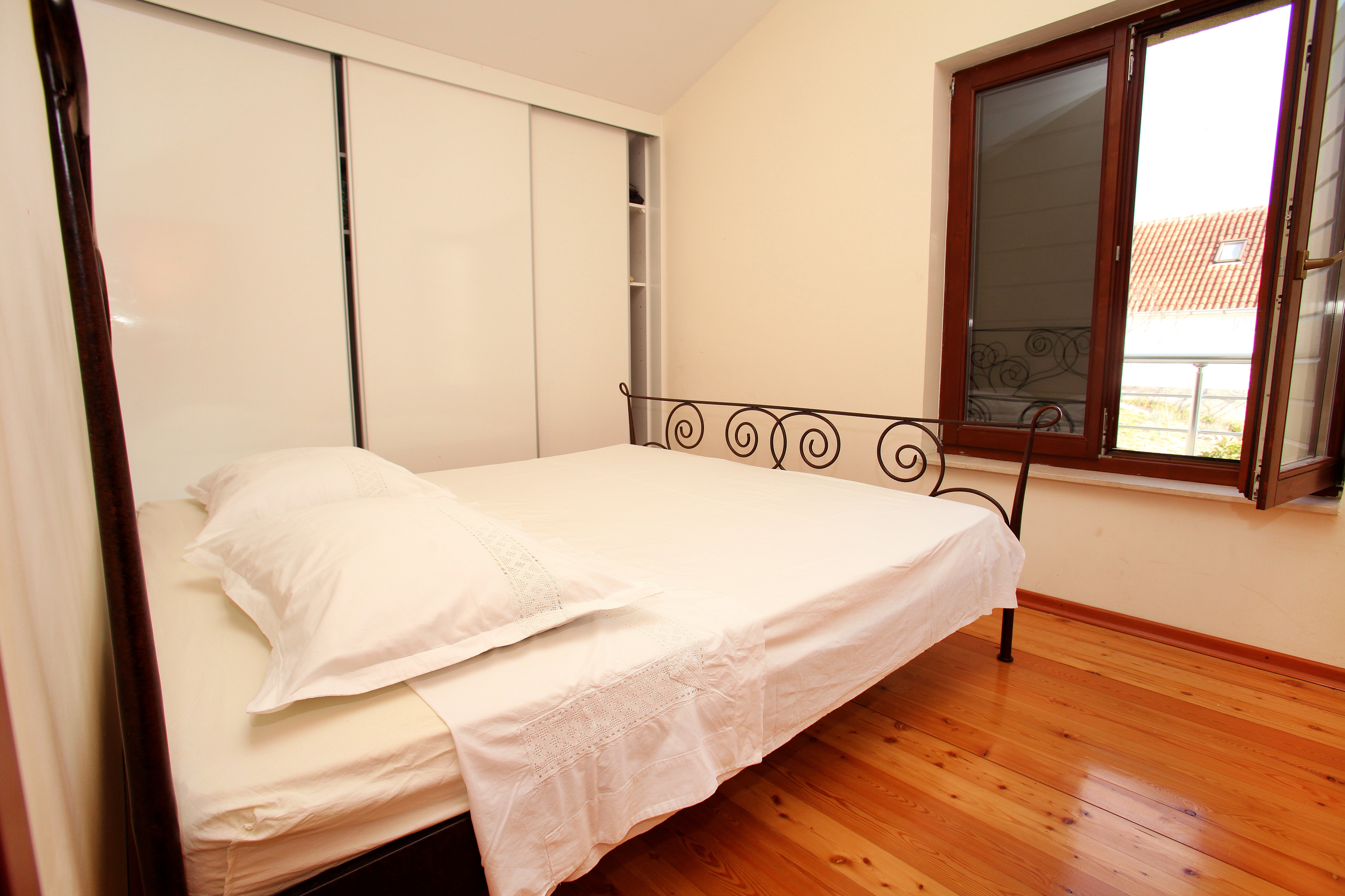 Three bedroom house with terrace and sea view Vinišće, Trogir  K