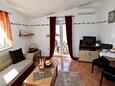 Sućuraj, Woonkamer in the studio-apartment, air condition available, (pet friendly) en WiFi.