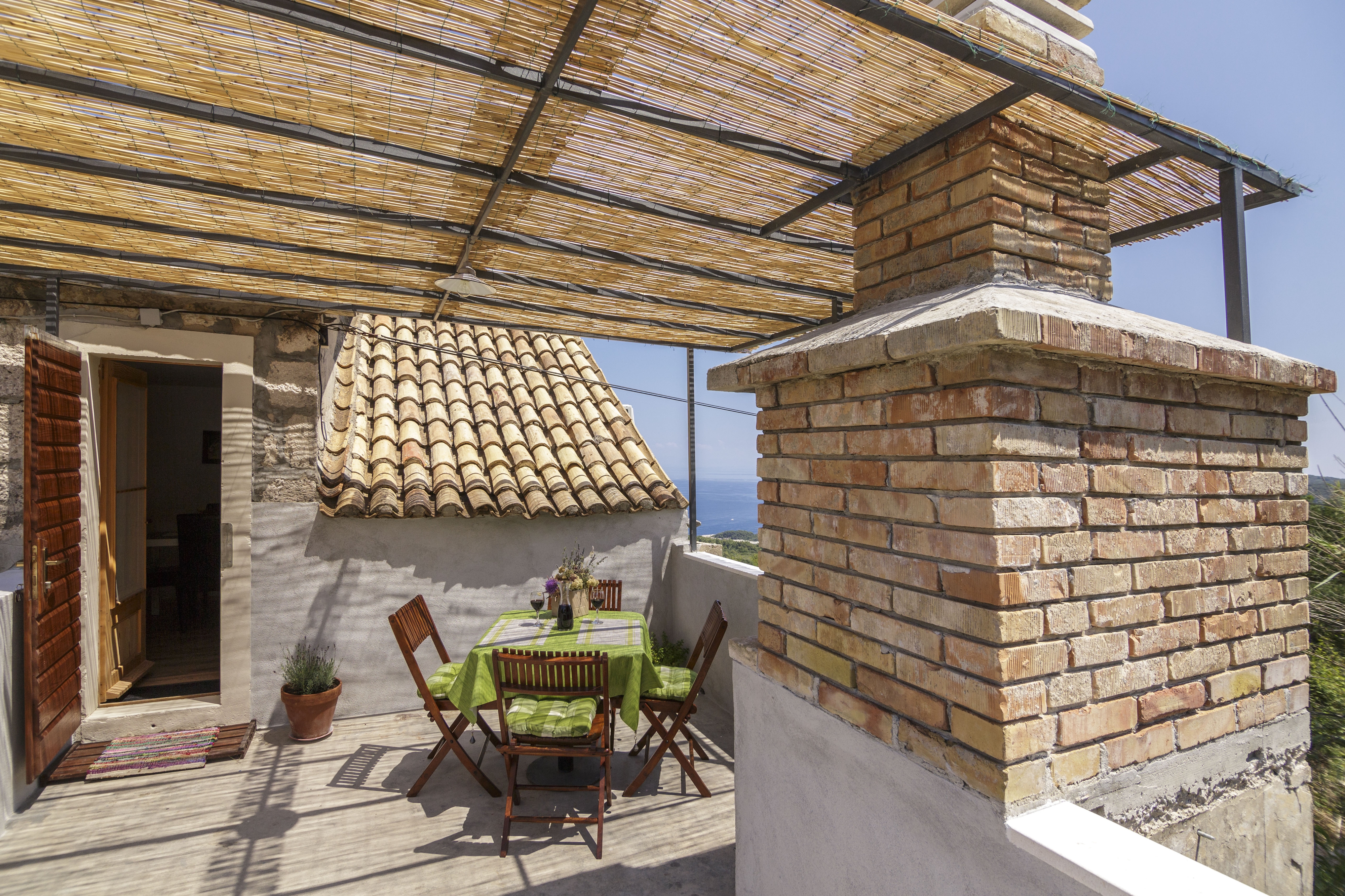 One bedroom house with terrace and sea view Oključna, Vis  K
