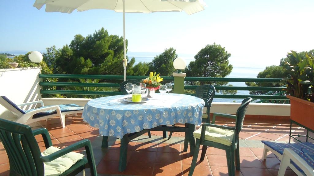 Two bedroom apartment near beach Baška Voda, Makarska (A-14881-c)