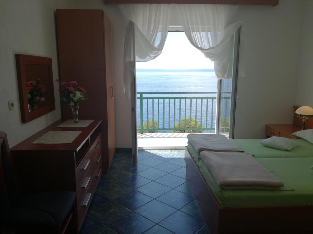 One bedroom apartment near beach Baška Voda, Makarska (A-14881-e)