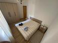 Slaapkamer 2 Postira, Slaapkamer 2 in the apartment, (pet friendly) en WiFi.