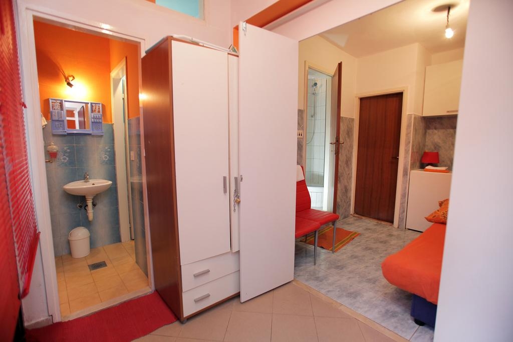 Three bedroom apartment with air-conditioning Trogir  A-a
