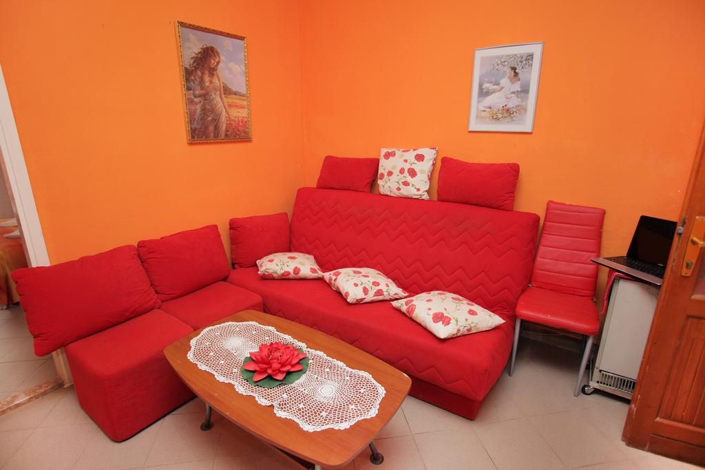 Three bedroom apartment with air-conditioning Trogir (A-14907-a)