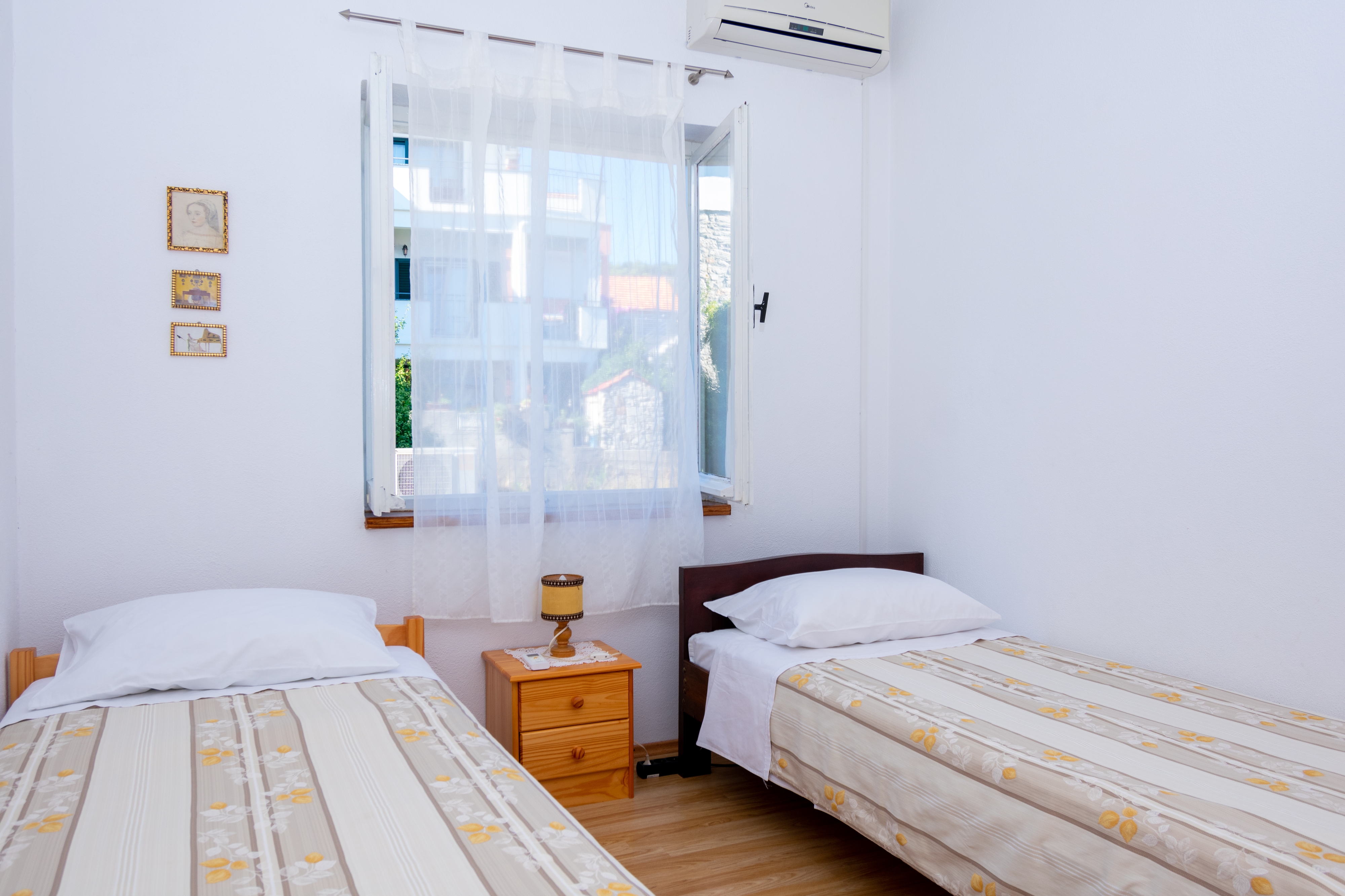 Two bedroom apartment near beach Preko, Ugljan  A-a