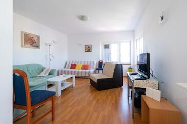 Preko, Sala de estar in the apartment, air condition available, (pet friendly) y WiFi.