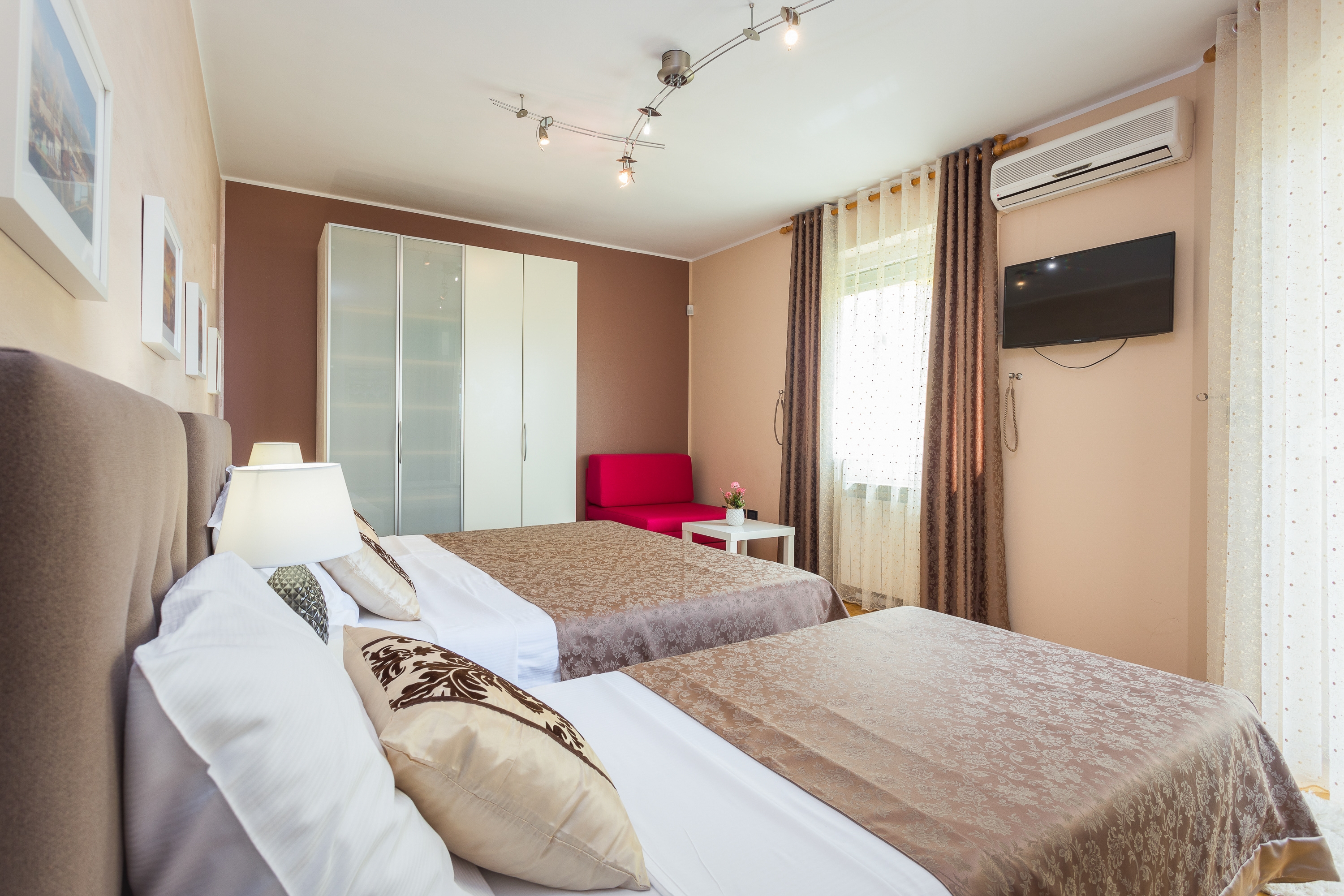 Four bedroom apartment with balcony and sea view Pula  A-a