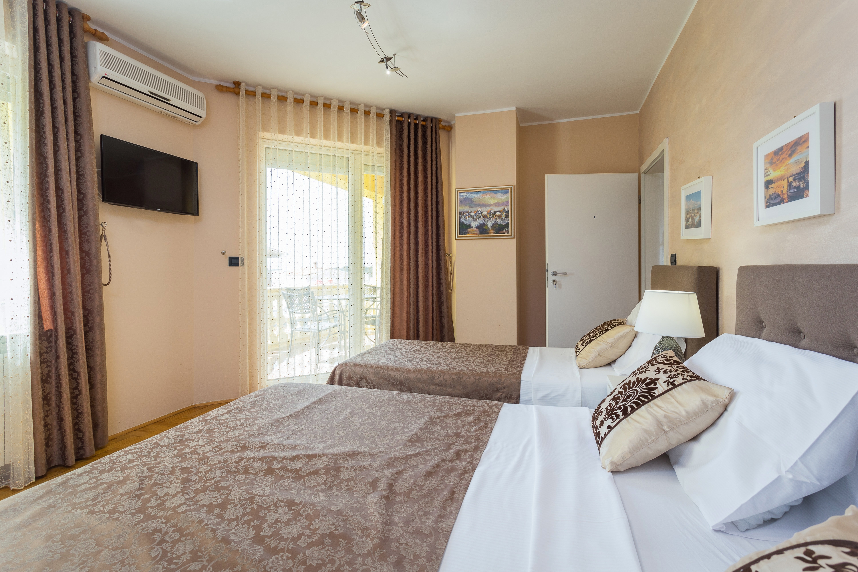 Four bedroom apartment with balcony and sea view Pula  A-a