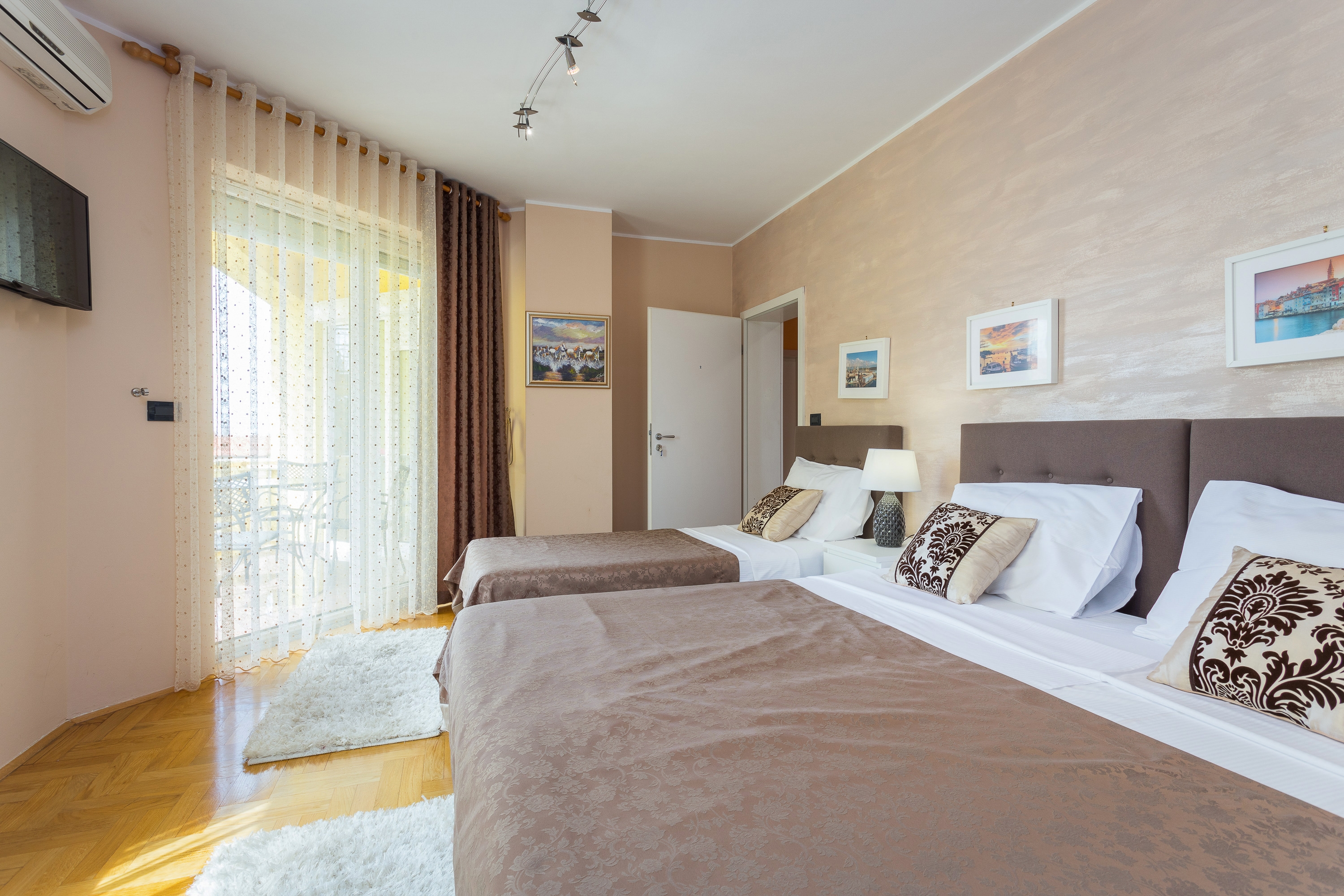 Four bedroom apartment with balcony and sea view Pula  A-a