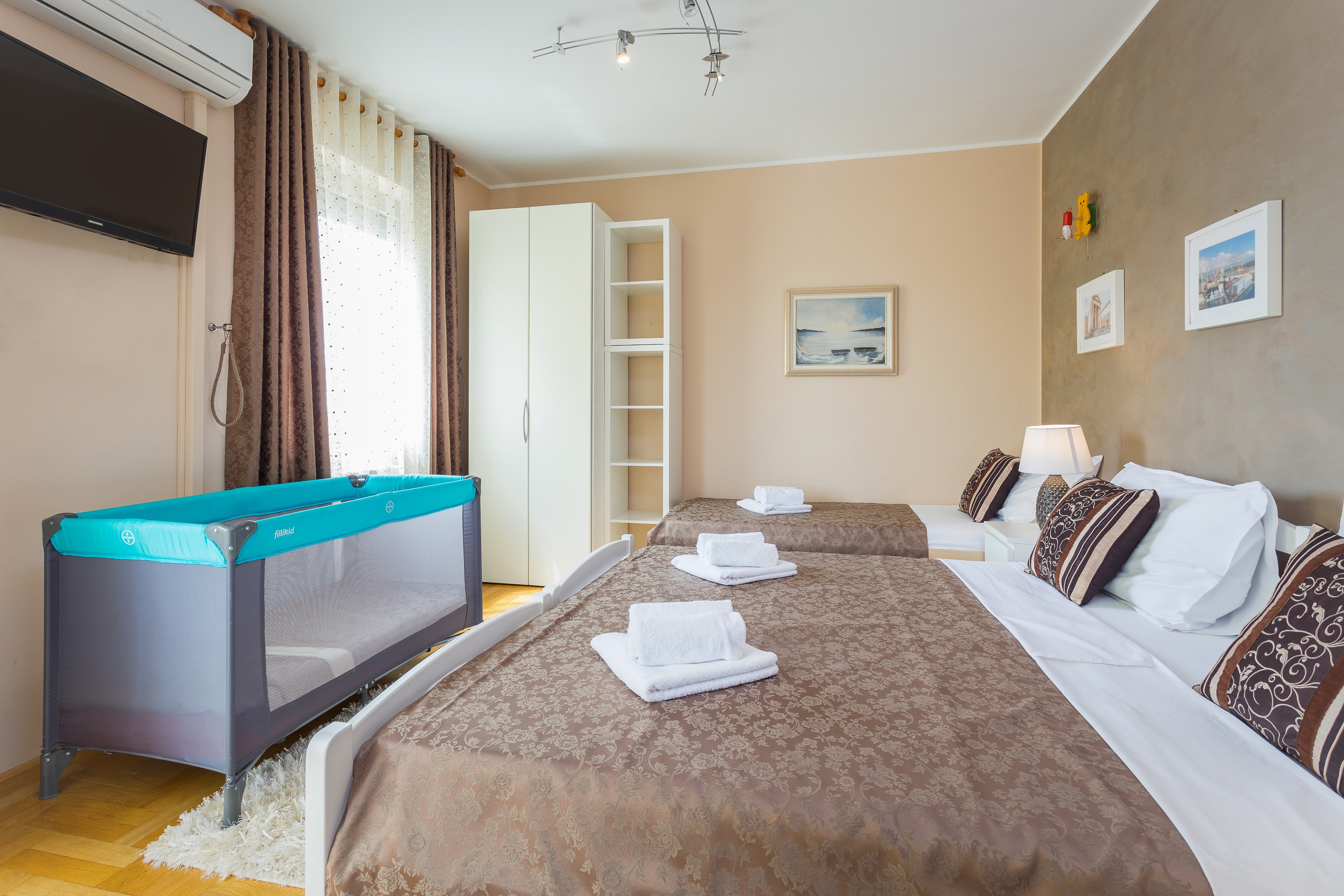 Four bedroom apartment with balcony and sea view Pula  A-a