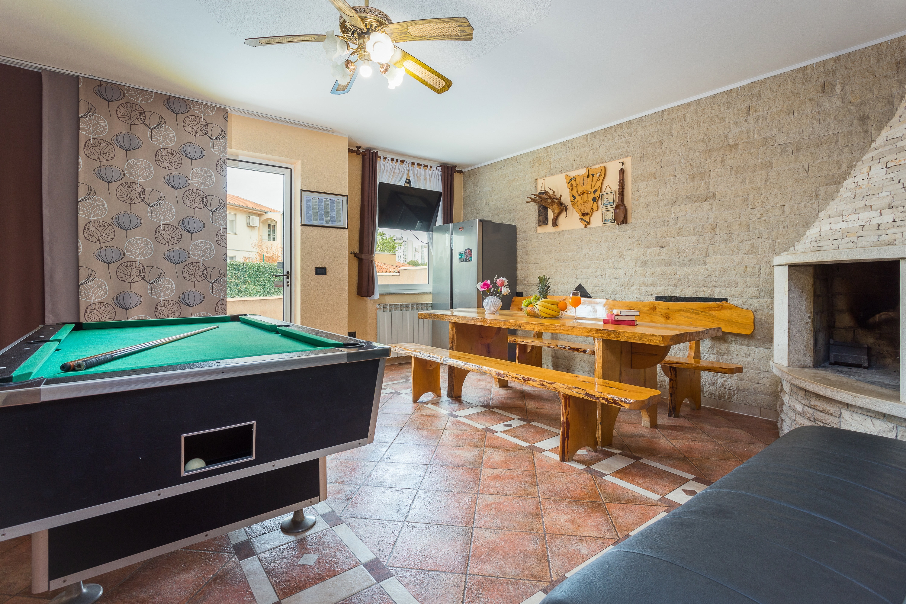 Four-bedroom apartment with balcony and sea view Pula (A-14924-a) Four-bedroom apartment with balcony and sea view Pula (A-14924-a)