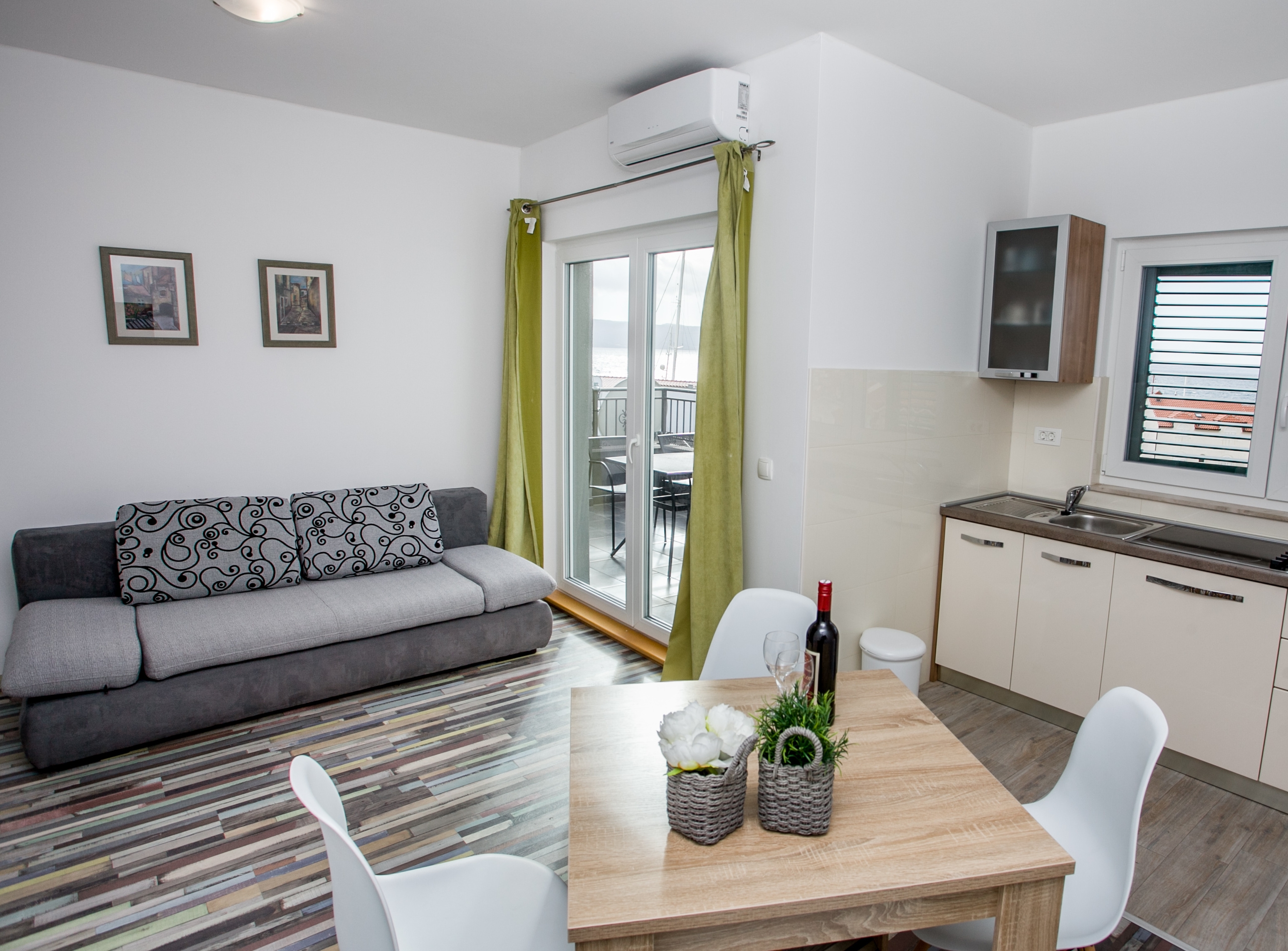 One bedroom apartment with terrace and sea view Sumpetar, Omiš  A-b